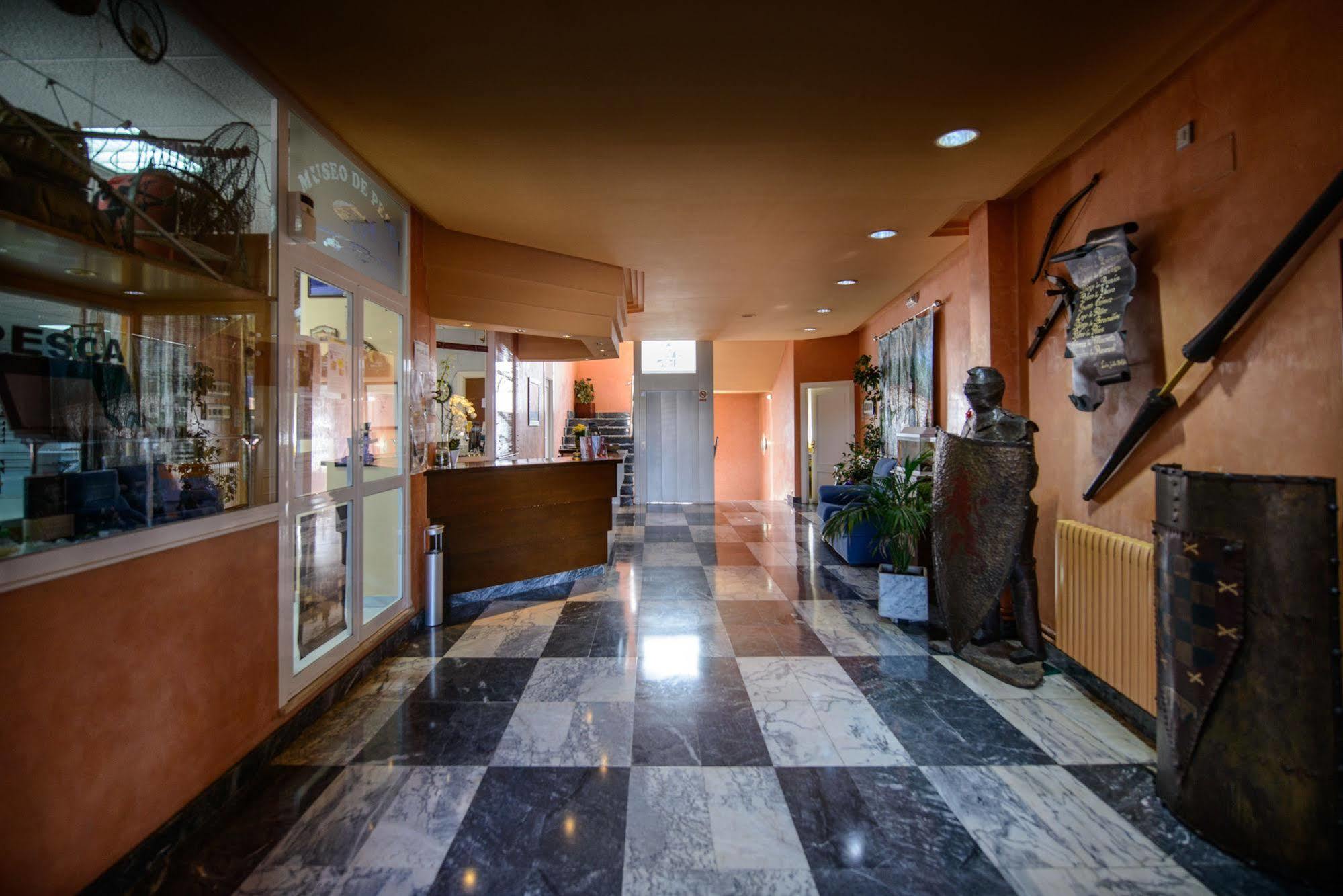 Hospital de Órbigo Hotel El Paso Honroso מראה חיצוני תמונה