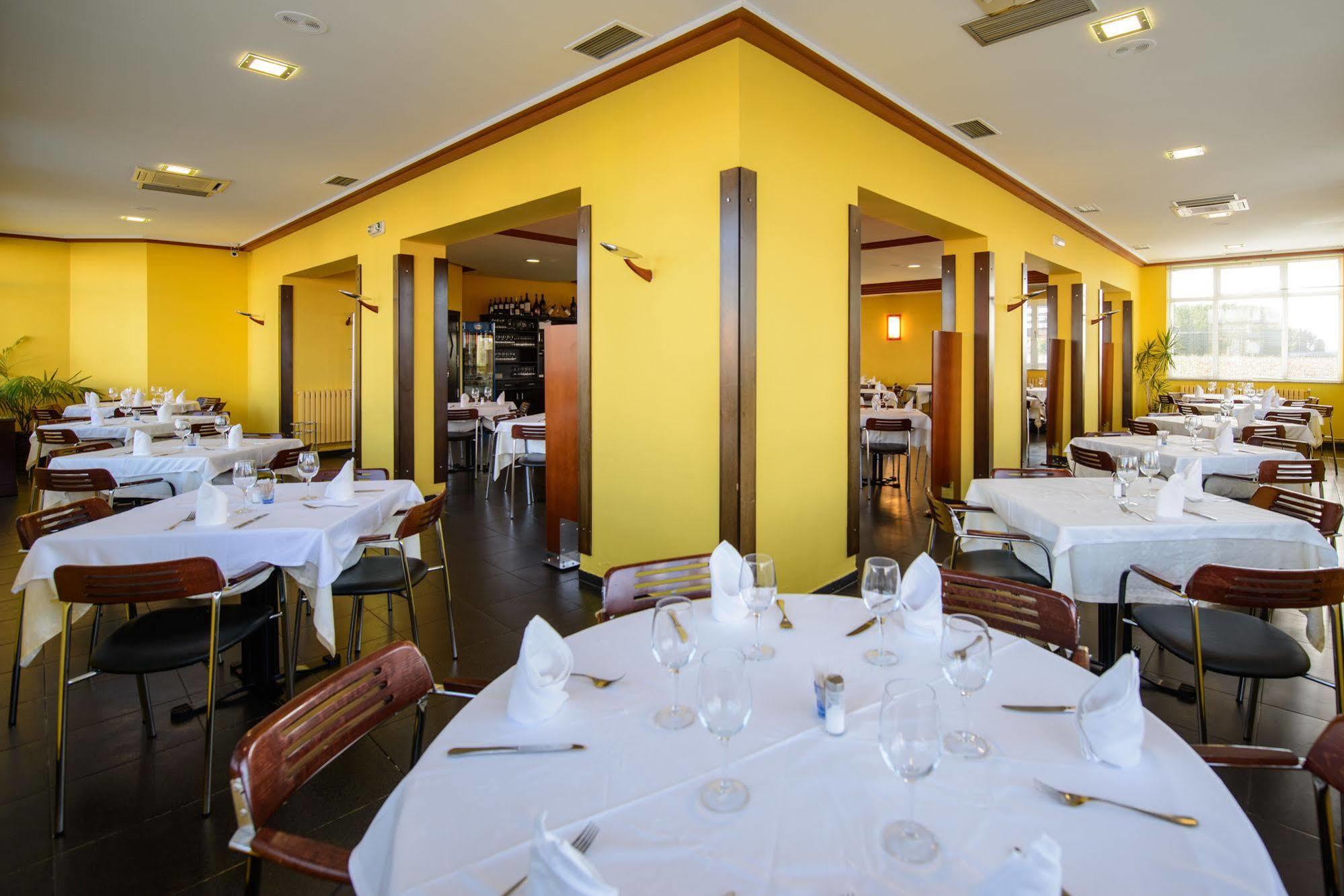 Hospital de Órbigo Hotel El Paso Honroso מראה חיצוני תמונה