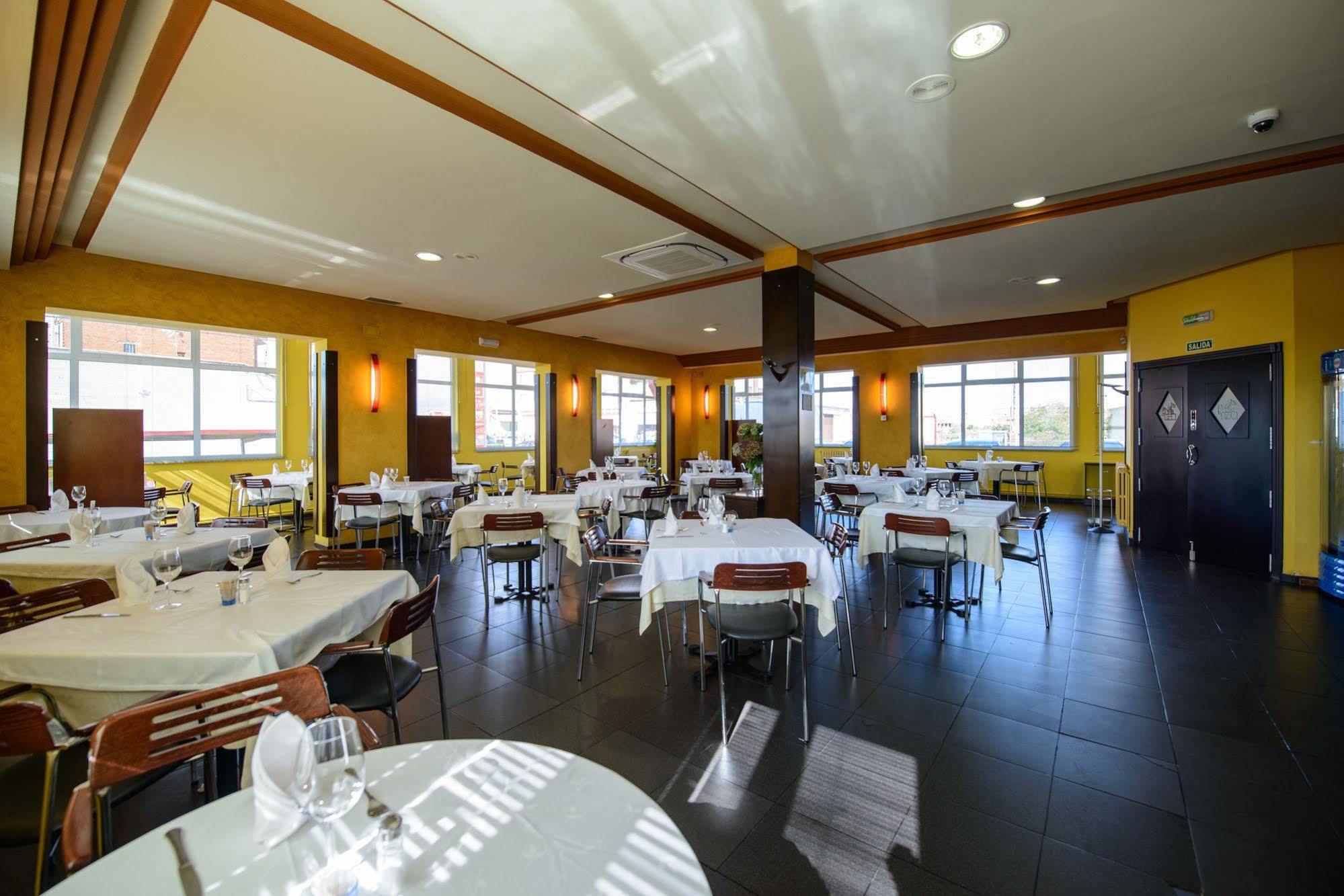 Hospital de Órbigo Hotel El Paso Honroso מראה חיצוני תמונה