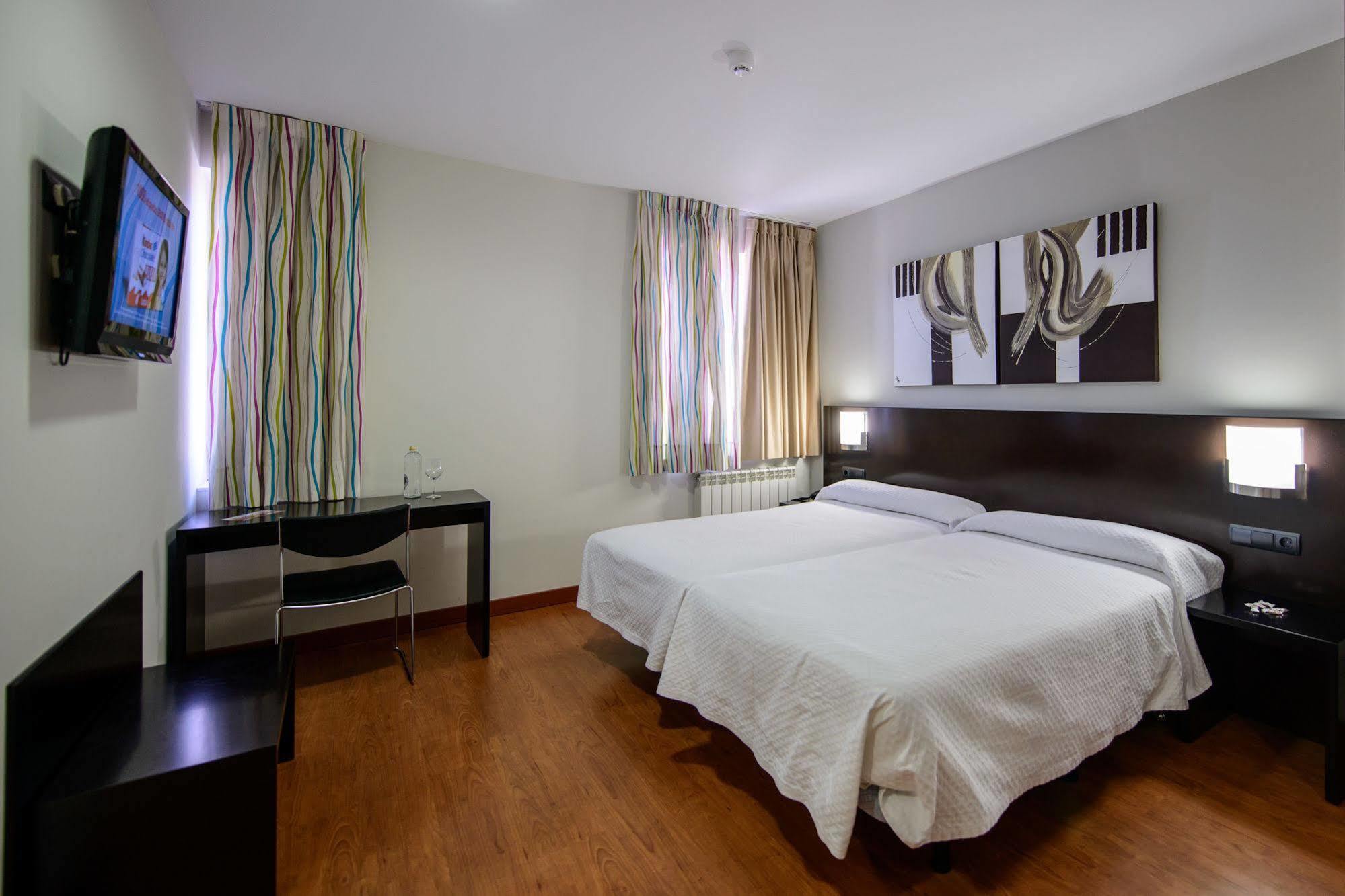 Hospital de Órbigo Hotel El Paso Honroso מראה חיצוני תמונה