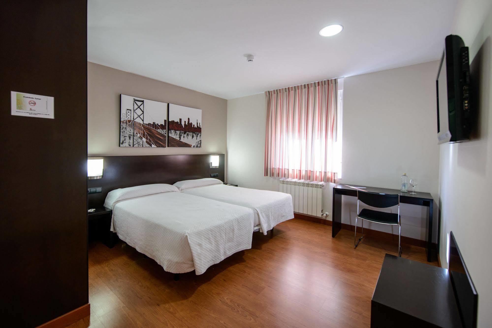 Hospital de Órbigo Hotel El Paso Honroso מראה חיצוני תמונה