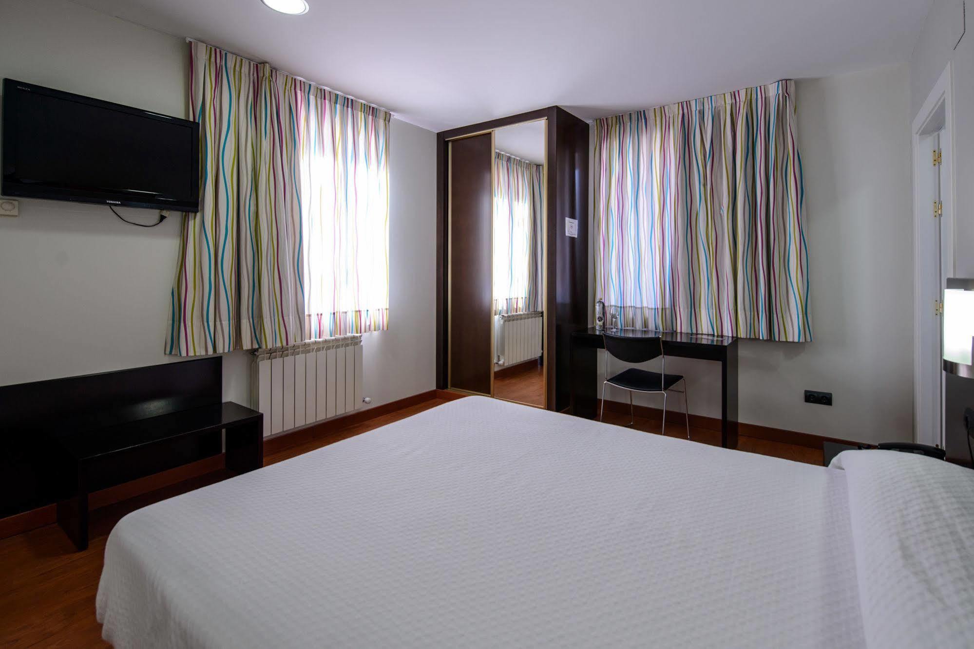 Hospital de Órbigo Hotel El Paso Honroso מראה חיצוני תמונה