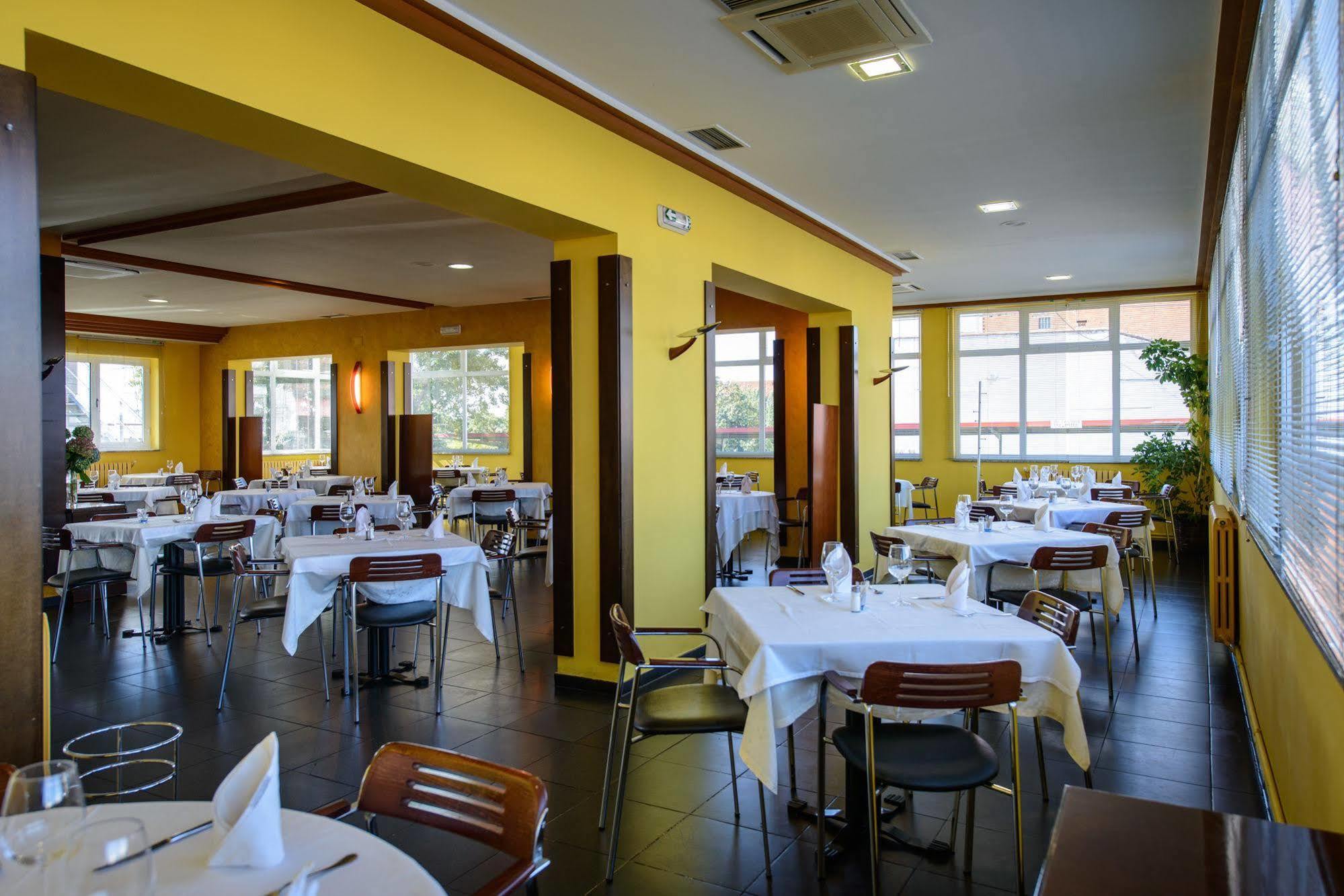 Hospital de Órbigo Hotel El Paso Honroso מראה חיצוני תמונה